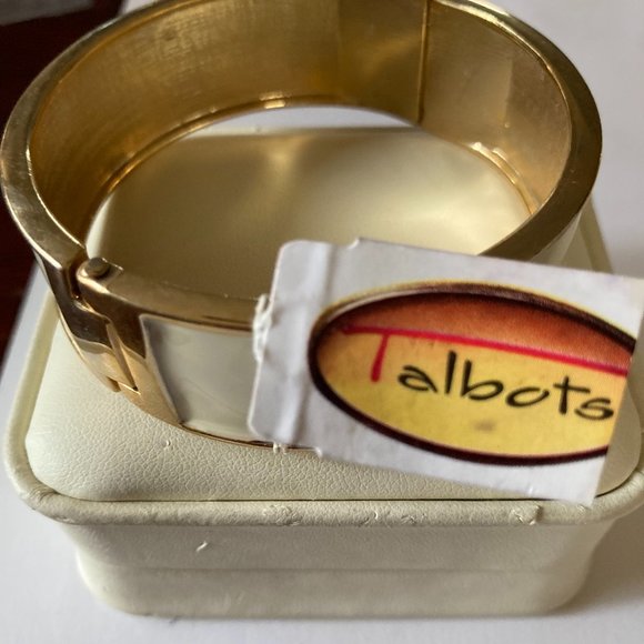 NWT Talbots cream colored and gold tone clamper bracelet. - Picture 6 of 7